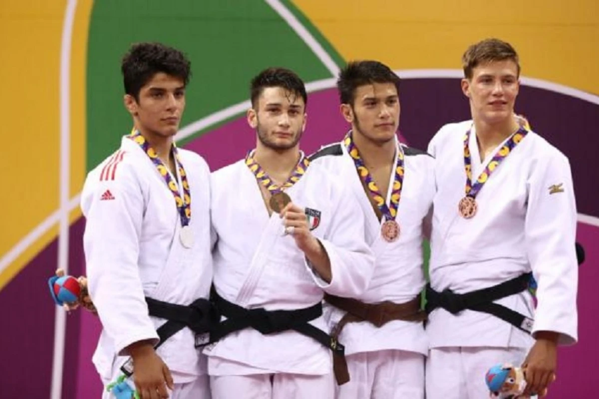 Bayraqdarımız gümüş medal qazandı Bayraqdarımız gümüş medal qazandı