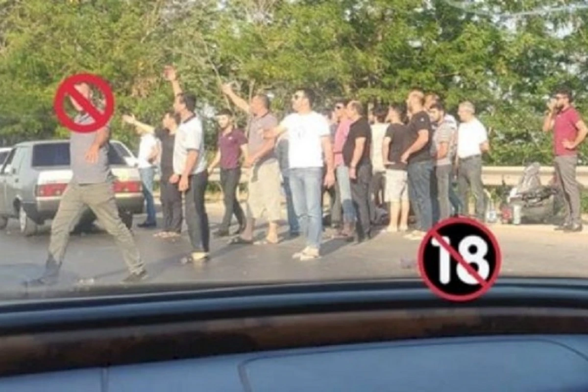 Bakıda dəhşətli qəza - Sürücünün ayağı qopdu Bakıda dəhşətli qəza - Sürücünün ayağı qopdu