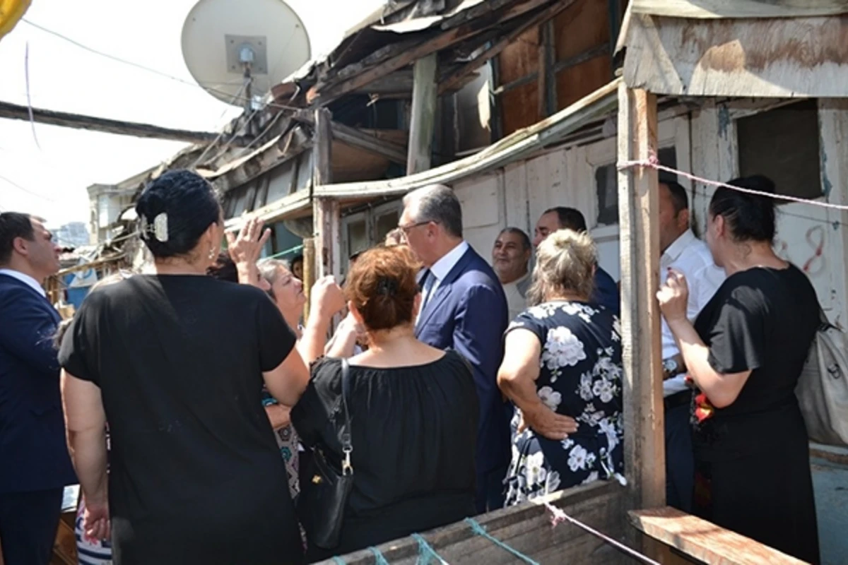 Prezidentin tapşırığı ilə Bakıda 17 bina sakinləri köçürülür - Eldar Əzizov hadisə yerində