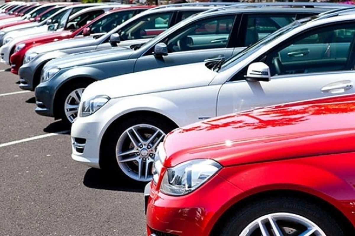 Bakıda Hyundai, BMW və Fiat 3500 manata satışa çıxarıldı