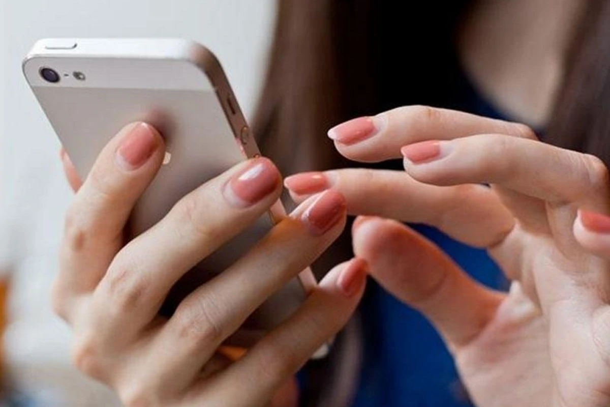 Mobil telefondan çox istifadə etməyin! – Alimlərdən XƏBƏRDARLIQ Mobil telefondan çox istifadə etməyin! – Alimlərdən XƏBƏRDARLIQ