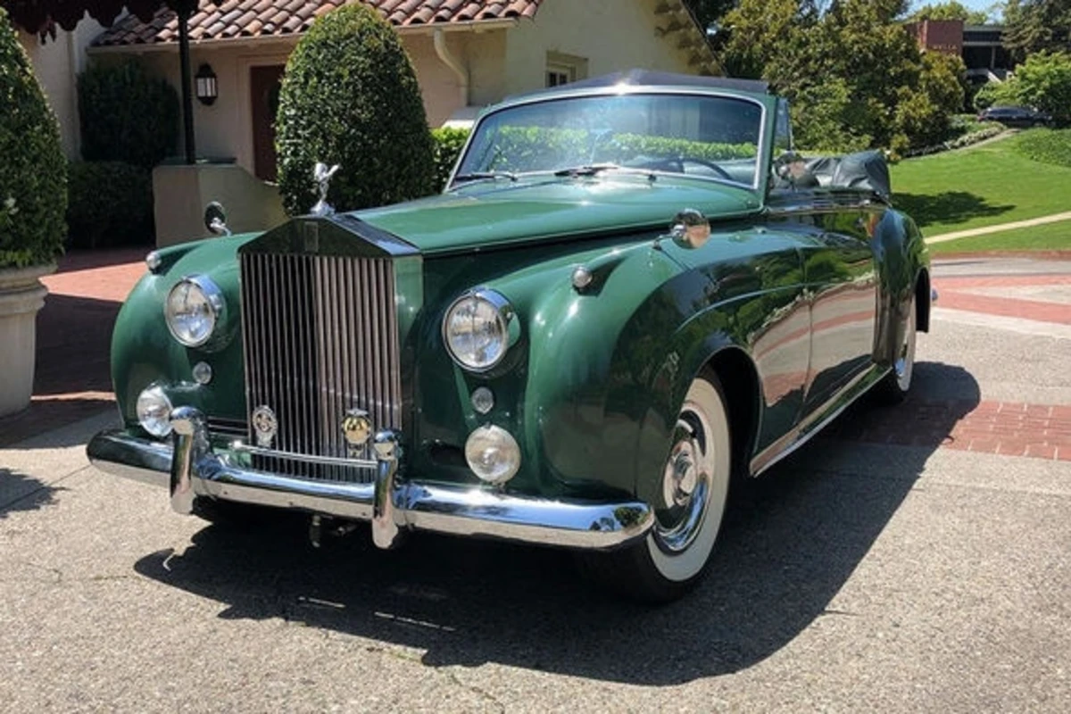 На торги в США выставлен знаменитый зеленый Rolls-Royce Элизабет Тейлор - ФОТО