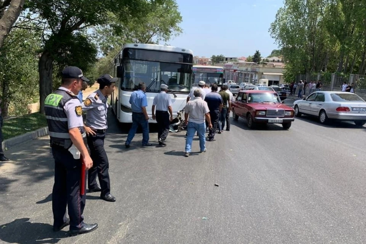 ДТП с участием автобуса в Баку, есть погибший и пострадавшие - ФОТО