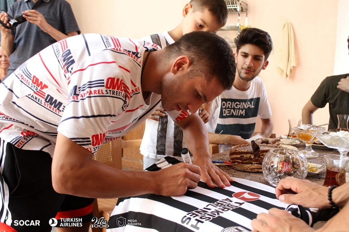 Neftçinin futbolçusundan örnək addım - FOTO