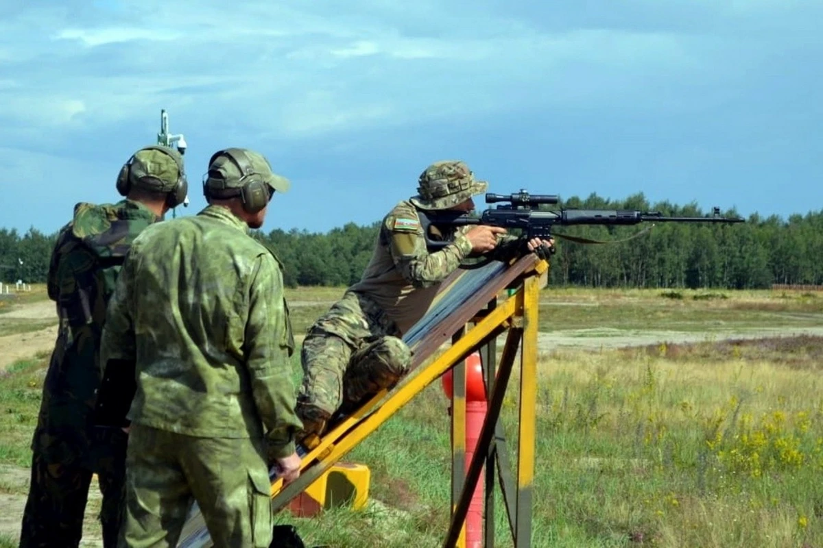 Азербайджанские военнослужащие на конкурсе Снайперский рубеж - ФОТО