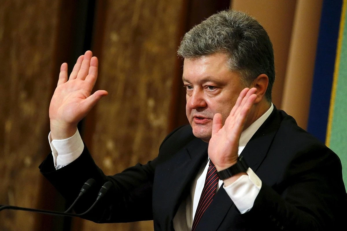 На Порошенко завели уголовное дело за поездку на Мальдивы