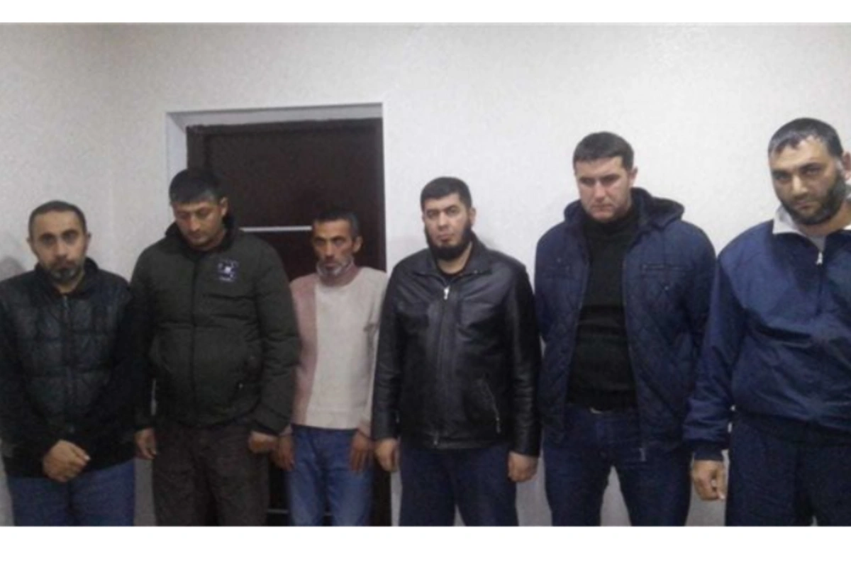 Cin çıxaran dəstə hakim qarşısında - FOTO Cin çıxaran dəstə hakim qarşısında - FOTO