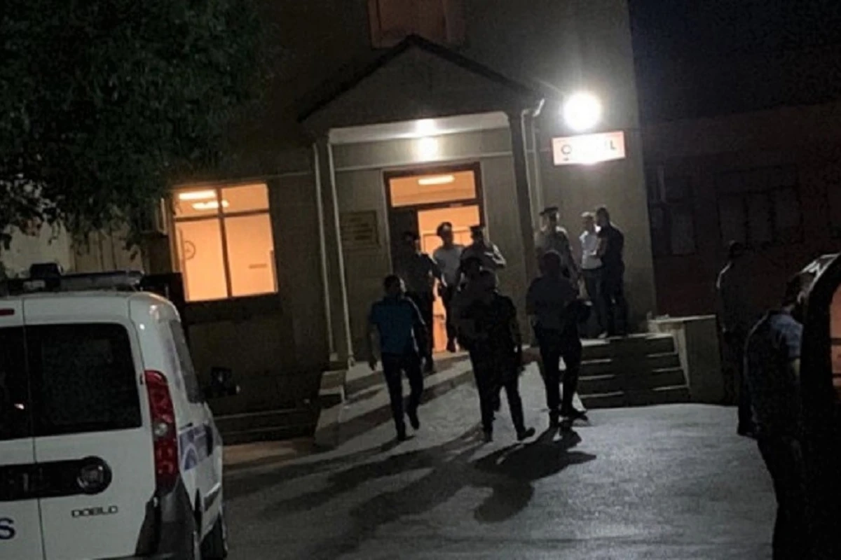 Bakıda ailə DRAMI: Keçmiş xanımını avtomobillə vurdu, sonra bıçaqladı Bakıda ailə DRAMI: Keçmiş xanımını avtomobillə vurdu, sonra bıçaqladı