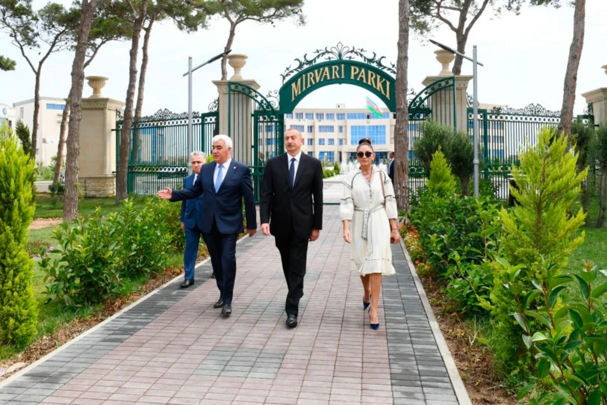 Ильхам и Мехрибан Алиевы на открытии паркового комплекса Мирвари - ФОТО