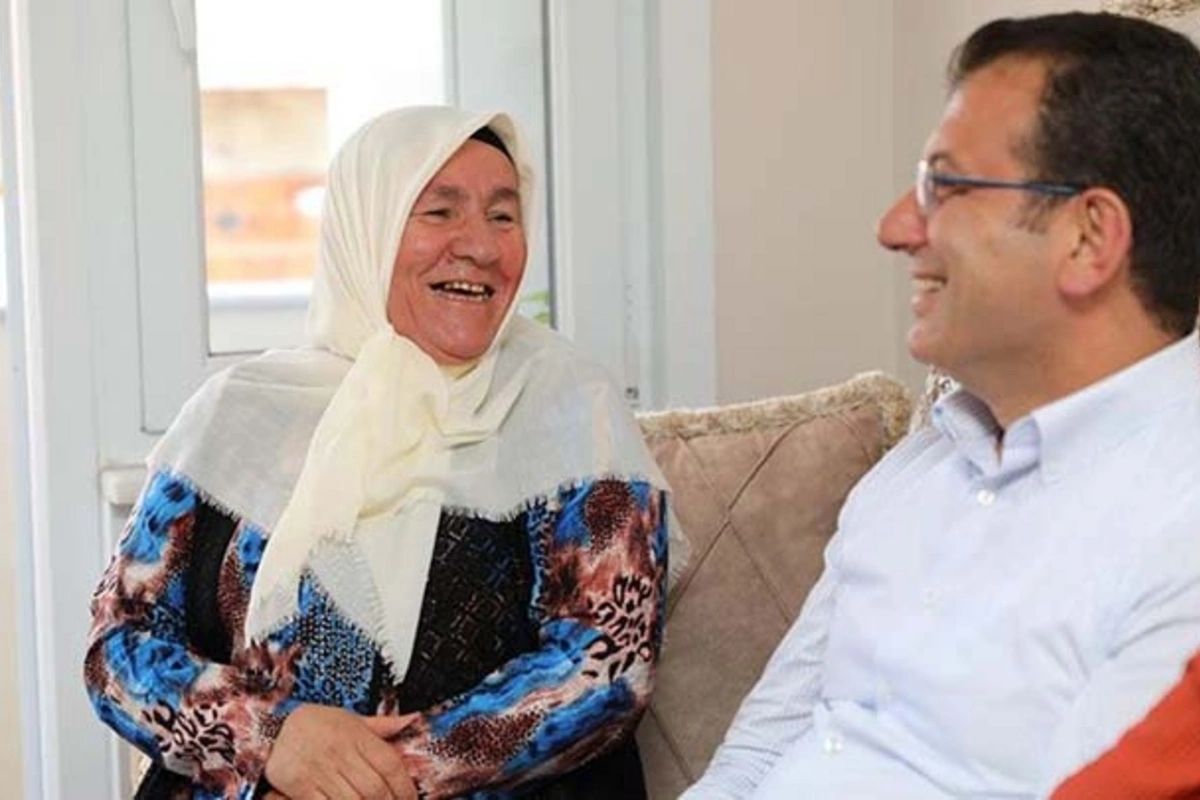 İmamoğlu “sənə kətə verərəm, səs vermərəm” deyən qadının evinə getdi – VİDEO İmamoğlu “sənə kətə verərəm, səs vermərəm” deyən qadının evinə getdi – VİDEO