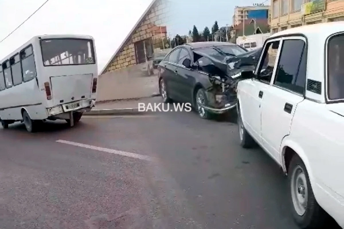 Hyundai врезался в автобус - ВИДЕО