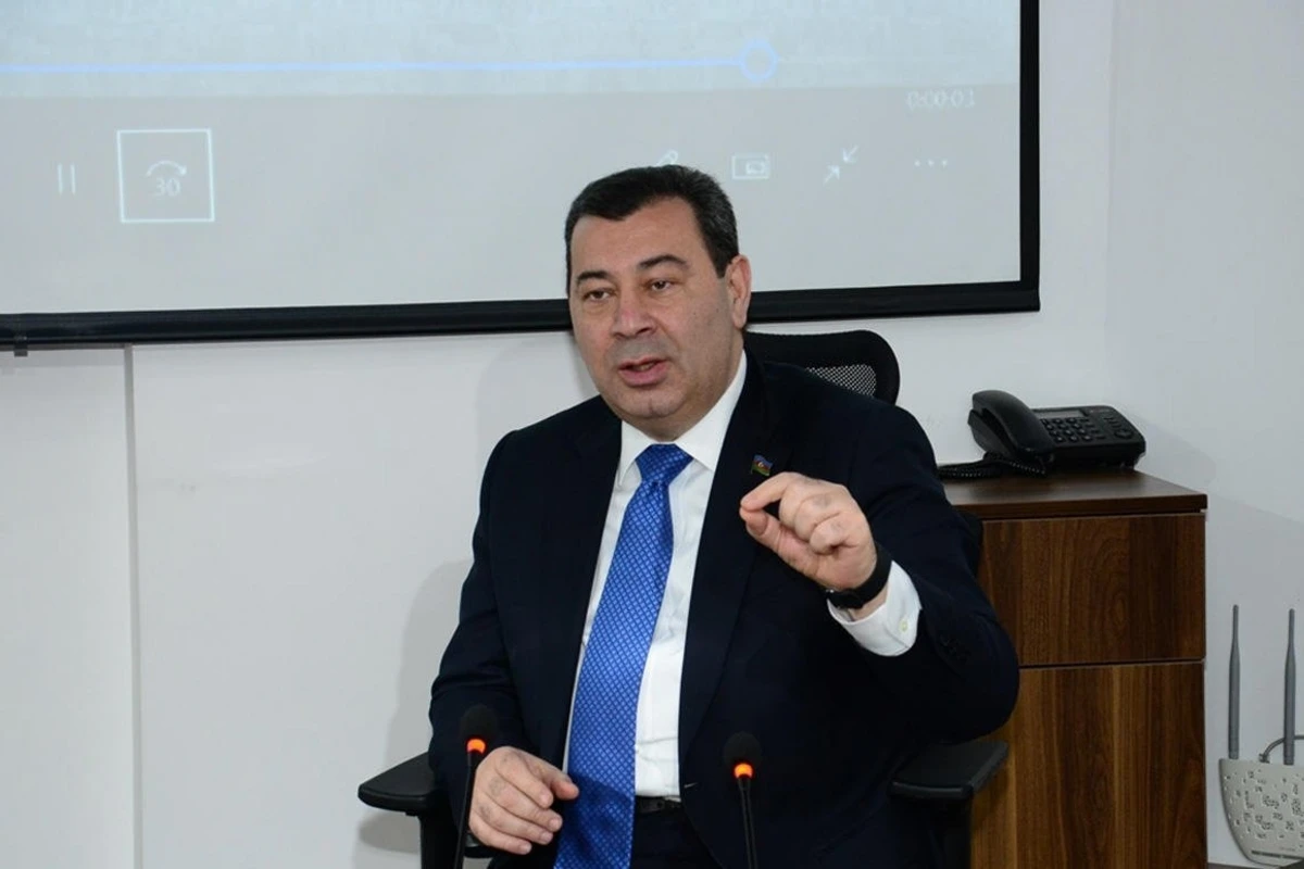 Səməd Seyidov Paşinyana: “Kişisənsə, bunun arxasında dayan!”