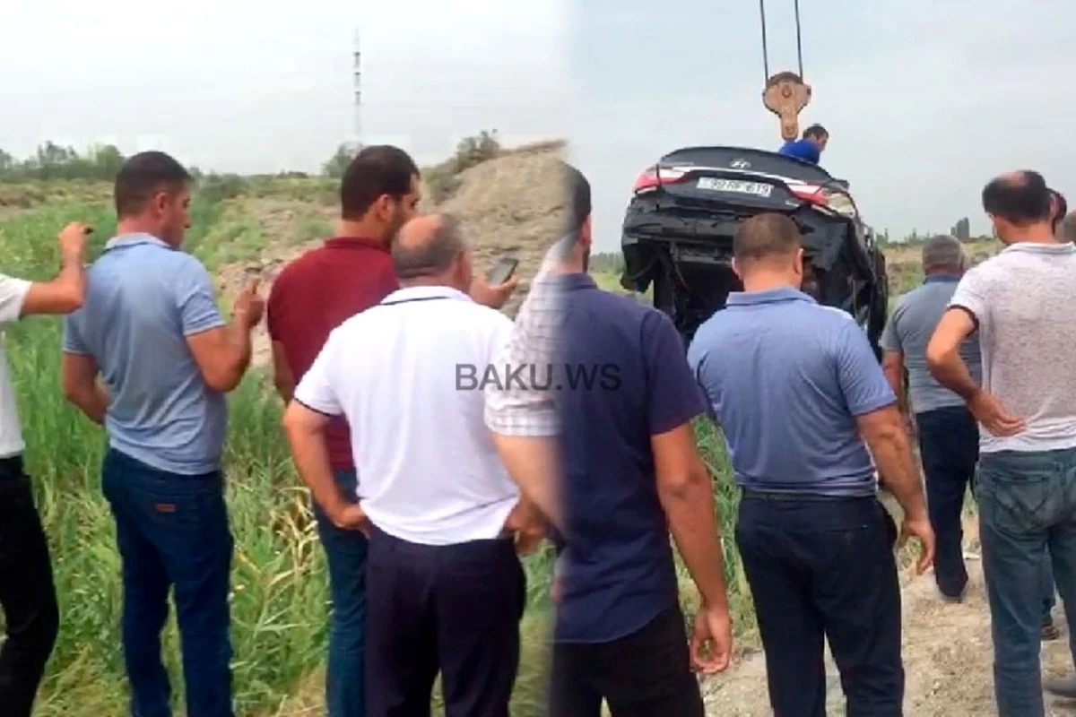 Инцидент с упавшим в канал автомобилем собрал десятки зевак - ВИДЕО