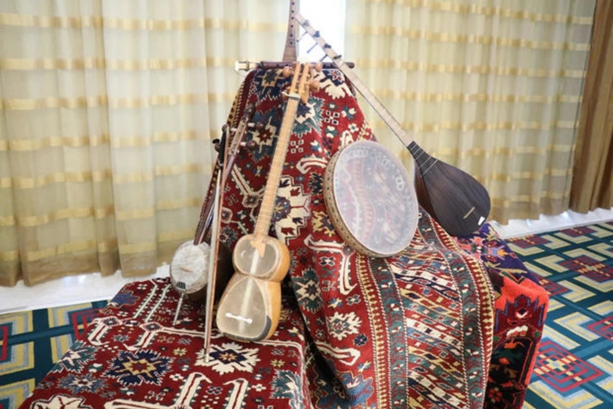 Kişi cildinə girib toylarda xanəndəlik edən Güllər kimdir?