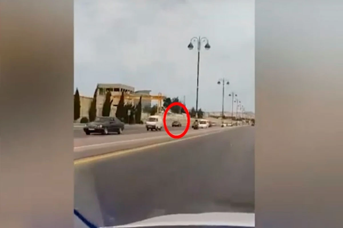 На проспекте Нобеля автомобиль передвигался по встречной полосе - ВИДЕО