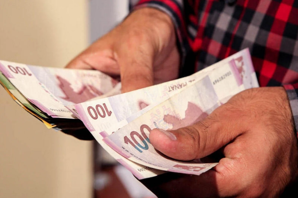 Среднемесячная зарплата в Азербайджане достигла 585 манатов