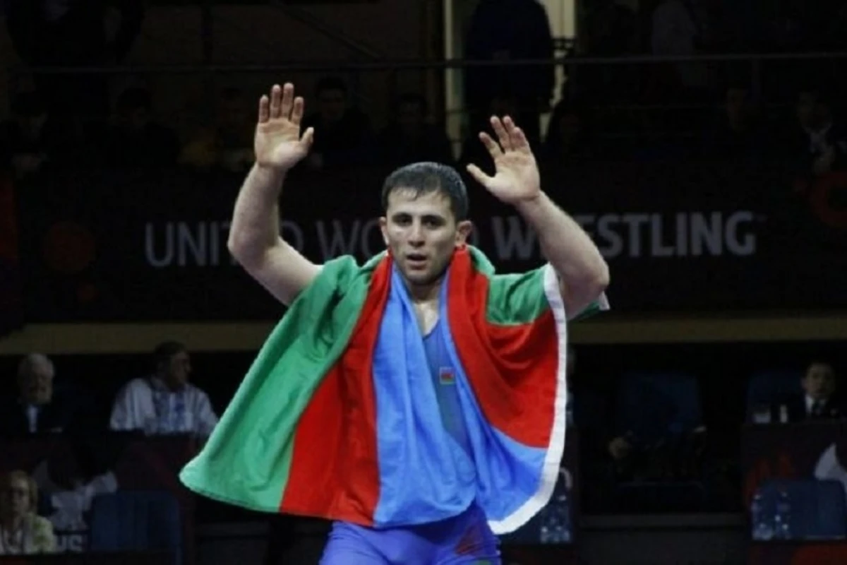 Азербайджанский борец разгромил армянского чемпиона мира - ФОТО