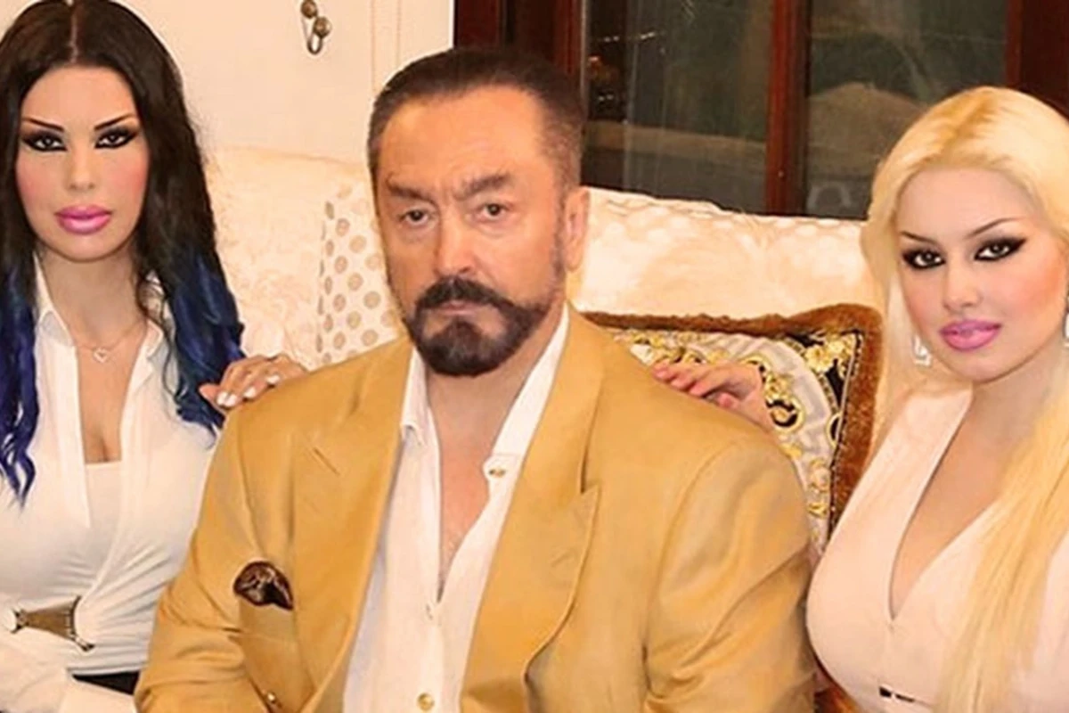 Adnan Oktar kediciklərinə təcavüz edib Adnan Oktar kediciklərinə təcavüz edib
