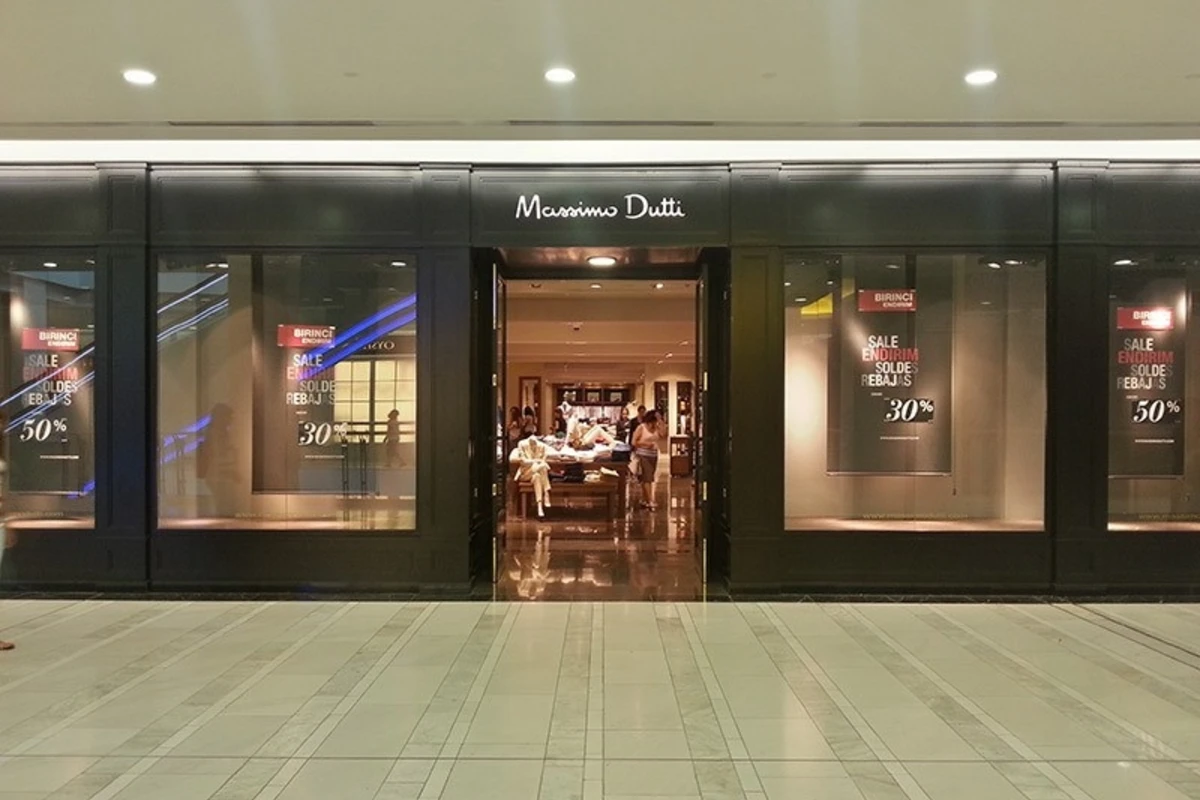 “28 mall”da brend mağazadan oğurluq olub