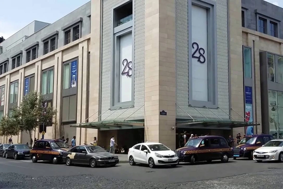 В магазине брендовой одежды в ТЦ 28 Mall совершена кража