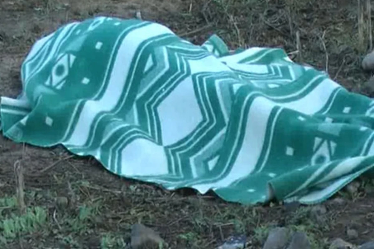 Yasamalda narkoman küçədə öldü