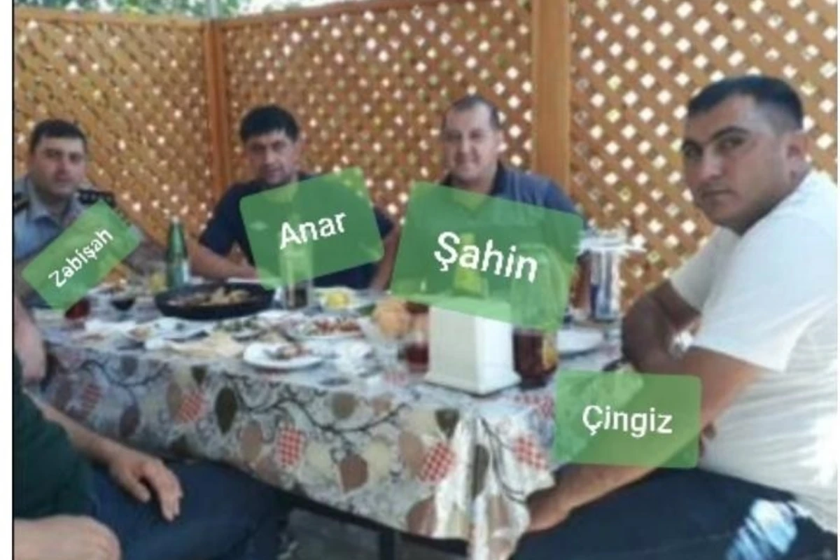 Narkotacirlərlə fotosu yayılan polis zabitləri cəzalandırıldı - FOTO Narkotacirlərlə fotosu yayılan polis zabitləri cəzalandırıldı - FOTO