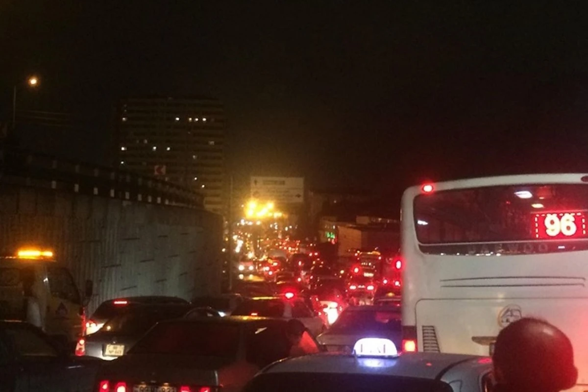 Bakıda yol qəzası tıxaca səbə olub - FOTO