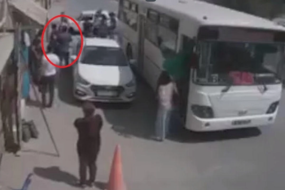 Bakıda sürücünü avtobusdan düşürdüb döydülər - ANBAAN VİDEO
