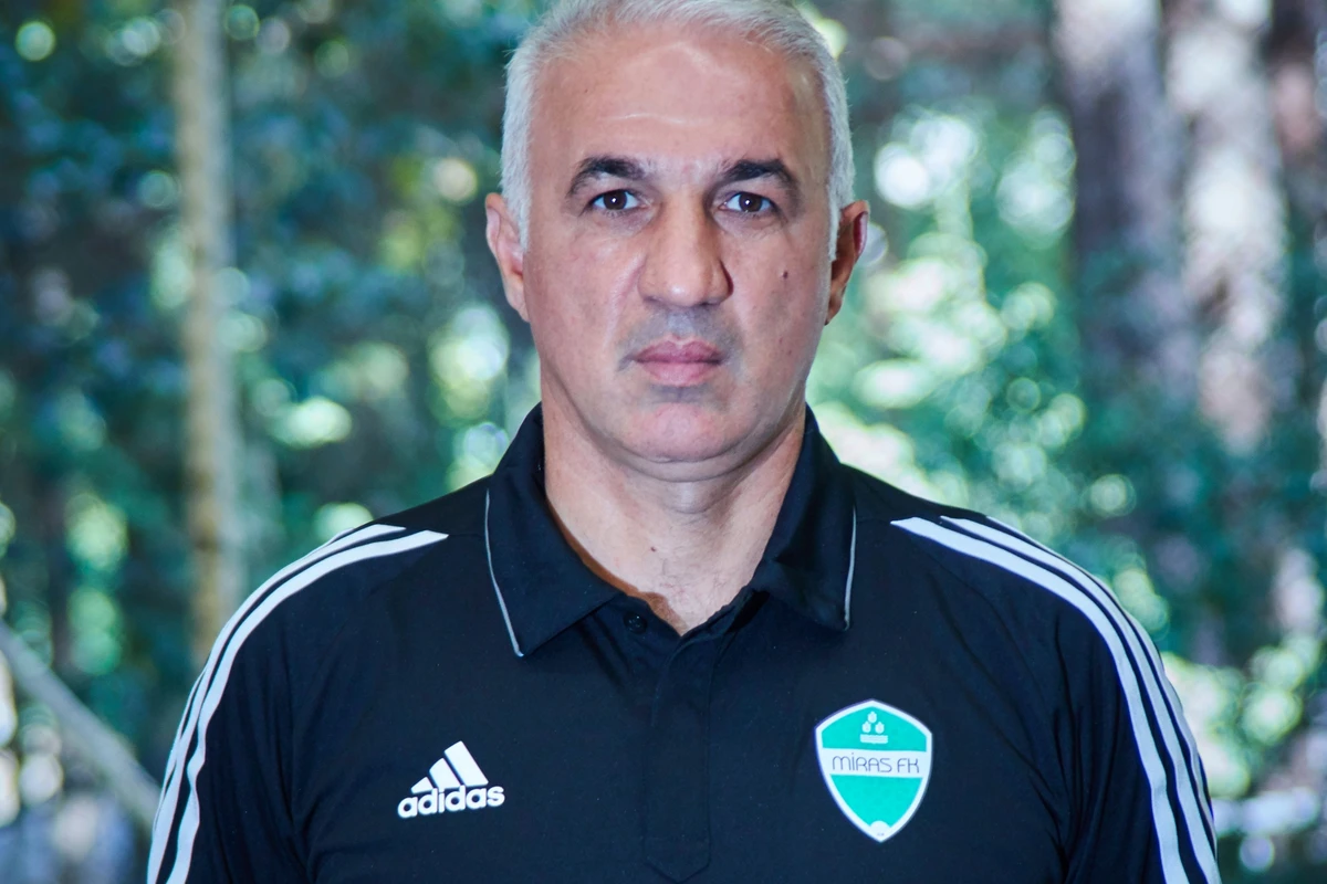 Gənc futbolçular Arif Əsədovun rəhbərliyi altında Miras Futbol Klubuna qatılmağa dəvət olunur!