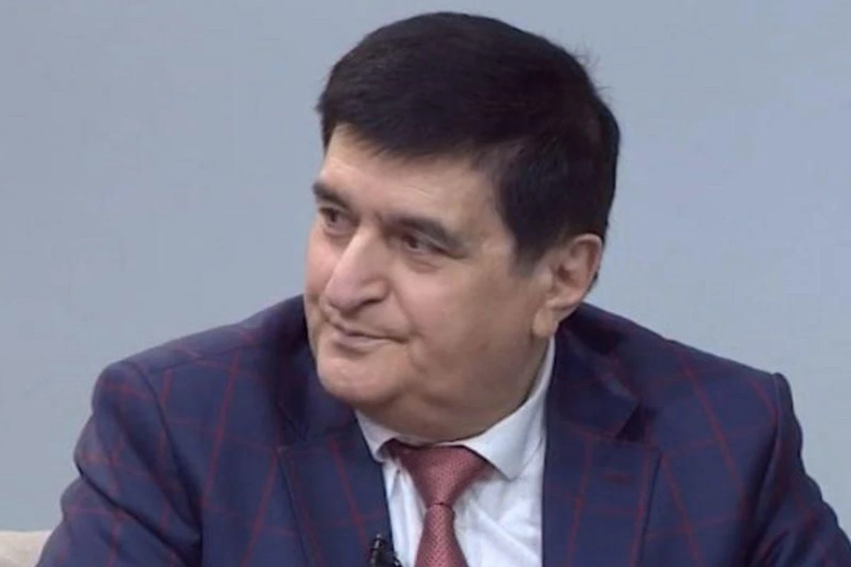 Baloğlan Əşrəfov efirdən uzaqlaşdırılan şərhçiyə görə Rövşən Məmmədova müraciət etdi