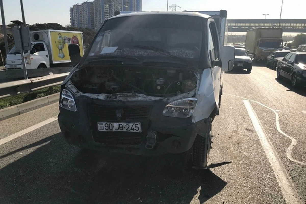 Автомобиль хлебозавода Бакиханов попал в ДТП, есть пострадавшие - ВИДЕО