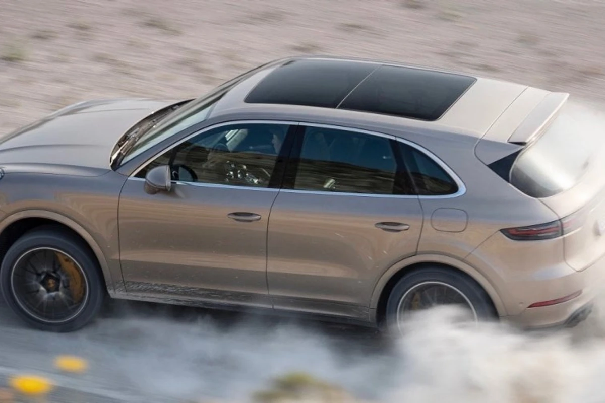 Самый мощный Porsche Cayenne установил необычный рекорд скорости - ВИДЕО Самый мощный Porsche Cayenne установил необычный рекорд скорости - ВИДЕО