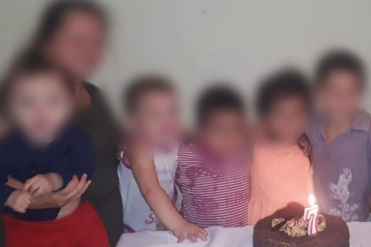 В Азербайджане 22-летняя мать и 23-летний отец отказались от своих 5-х детей В Азербайджане 22-летняя мать и 23-летний отец отказались от своих 5-х детей
