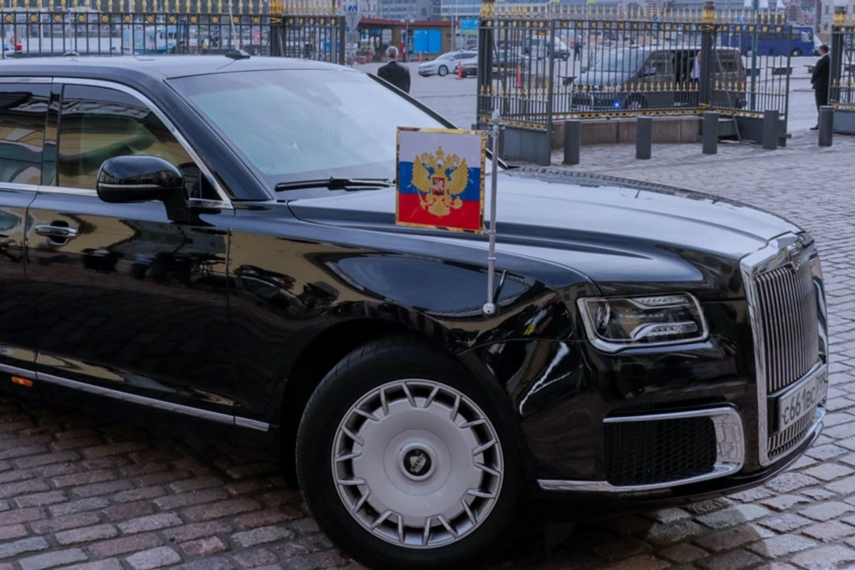 Стало известно, за сколько можно купить машину как у Путина Стало известно, за сколько можно купить машину как у Путина