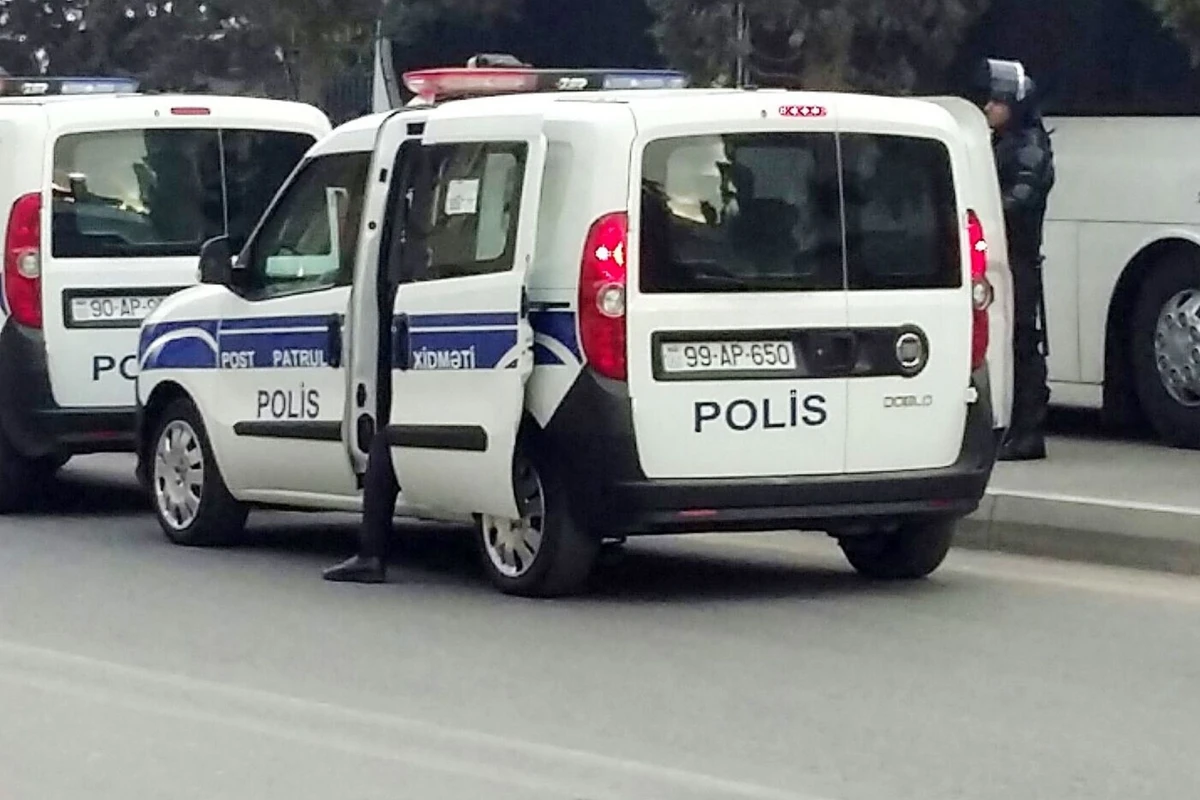 Azərbaycanda zavodda həyəcanlı anlar - Polis ətrafı mühasirəyə aldı - FOTO Azərbaycanda zavodda həyəcanlı anlar - Polis ətrafı mühasirəyə aldı - FOTO