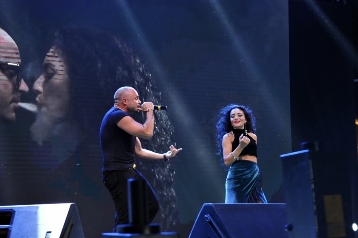 Bakıda estrada ulduzlarının iştirakı ilə möhtəşəm konsert keçirildi - VİDEO Bakıda estrada ulduzlarının iştirakı ilə möhtəşəm konsert keçirildi - VİDEO