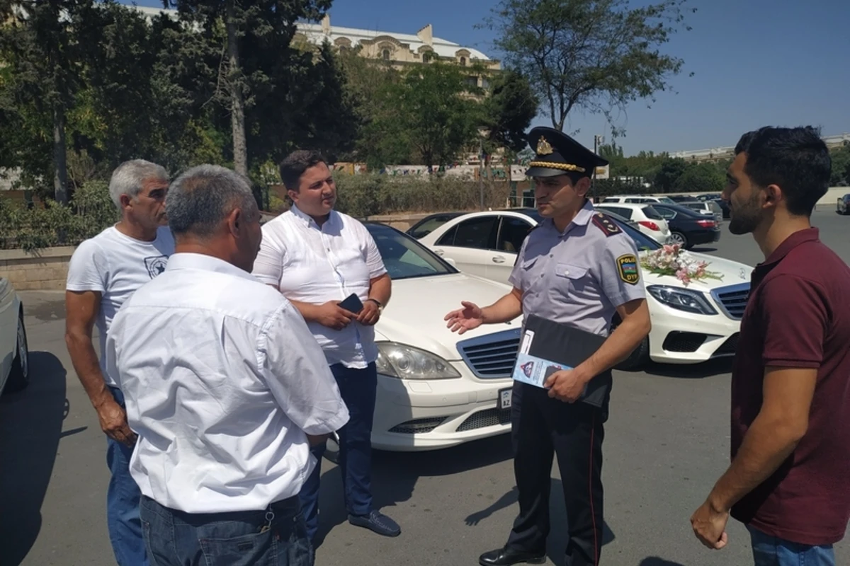 Yol polisi toy karvanları ilə bağlı hərəkətə keçdi - FOTO Yol polisi toy karvanları ilə bağlı hərəkətə keçdi - FOTO
