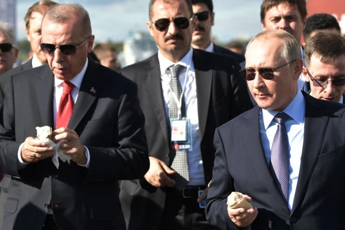 Putin Ərdoğana dondurma aldı - VİDEO Putin Ərdoğana dondurma aldı - VİDEO