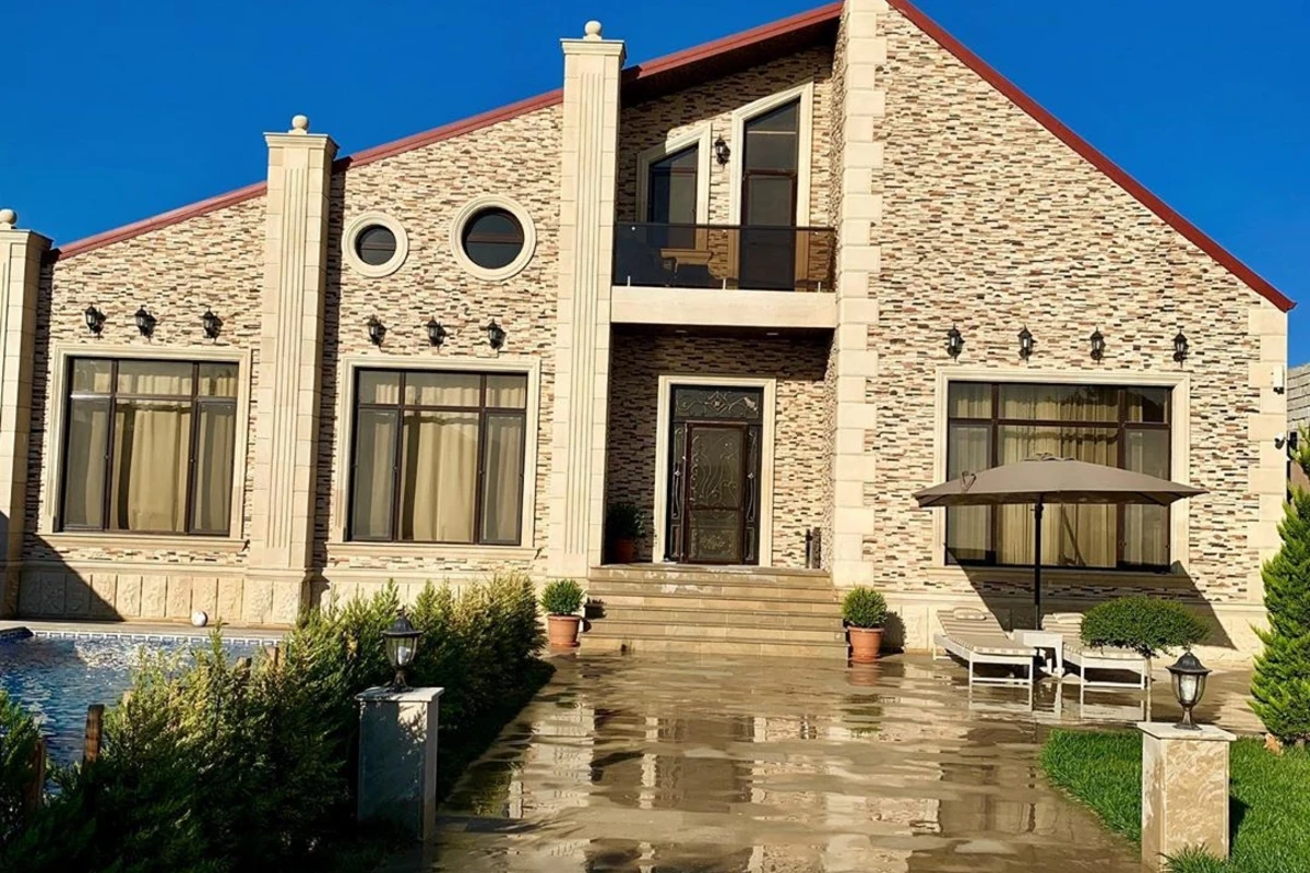 Dünya şöhrətli stilist Bakıda özünə villa tikdirdi - VİDEO