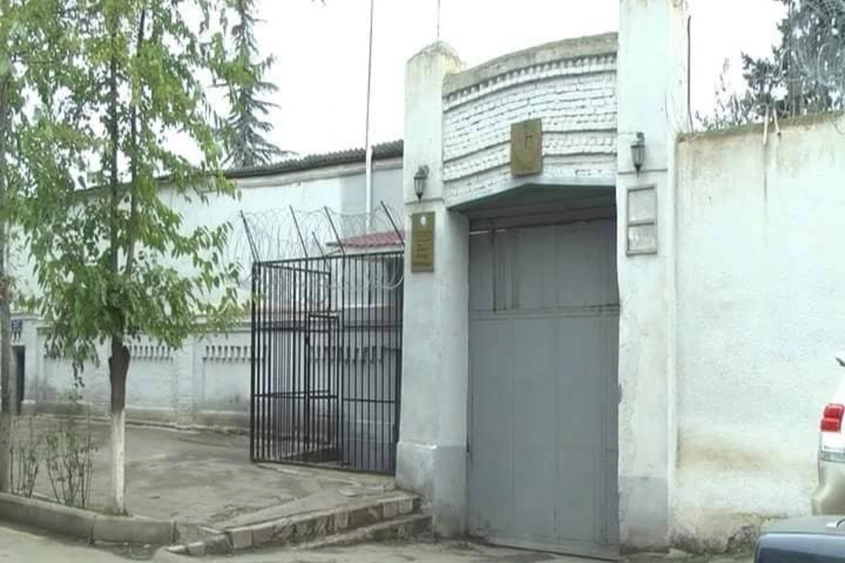Təcridxanada məhbus özünü mismarladı