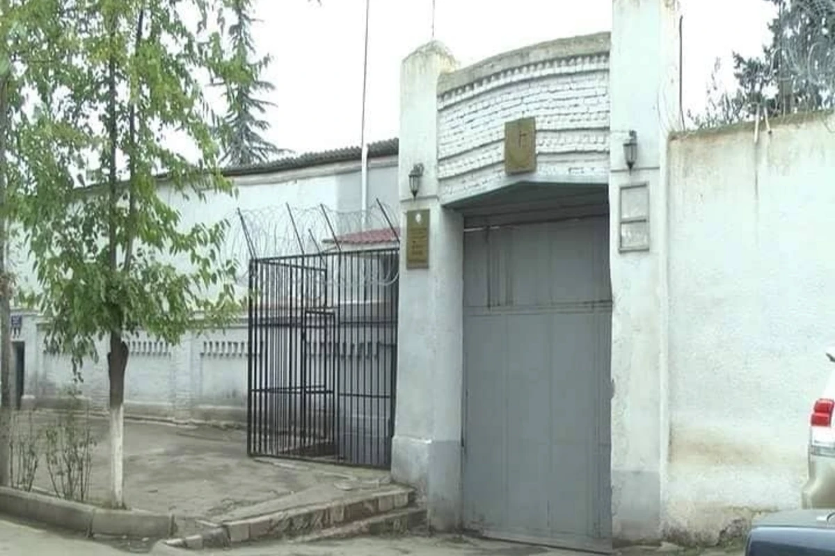 В Гяндже заключенный нанес себе раны гвоздем