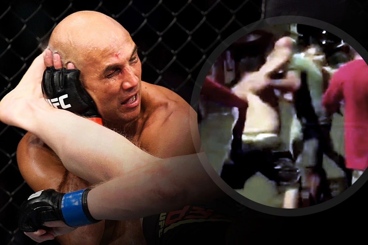 UFC çempionunu küçədə nokauta saldılar - VİDEO UFC çempionunu küçədə nokauta saldılar - VİDEO