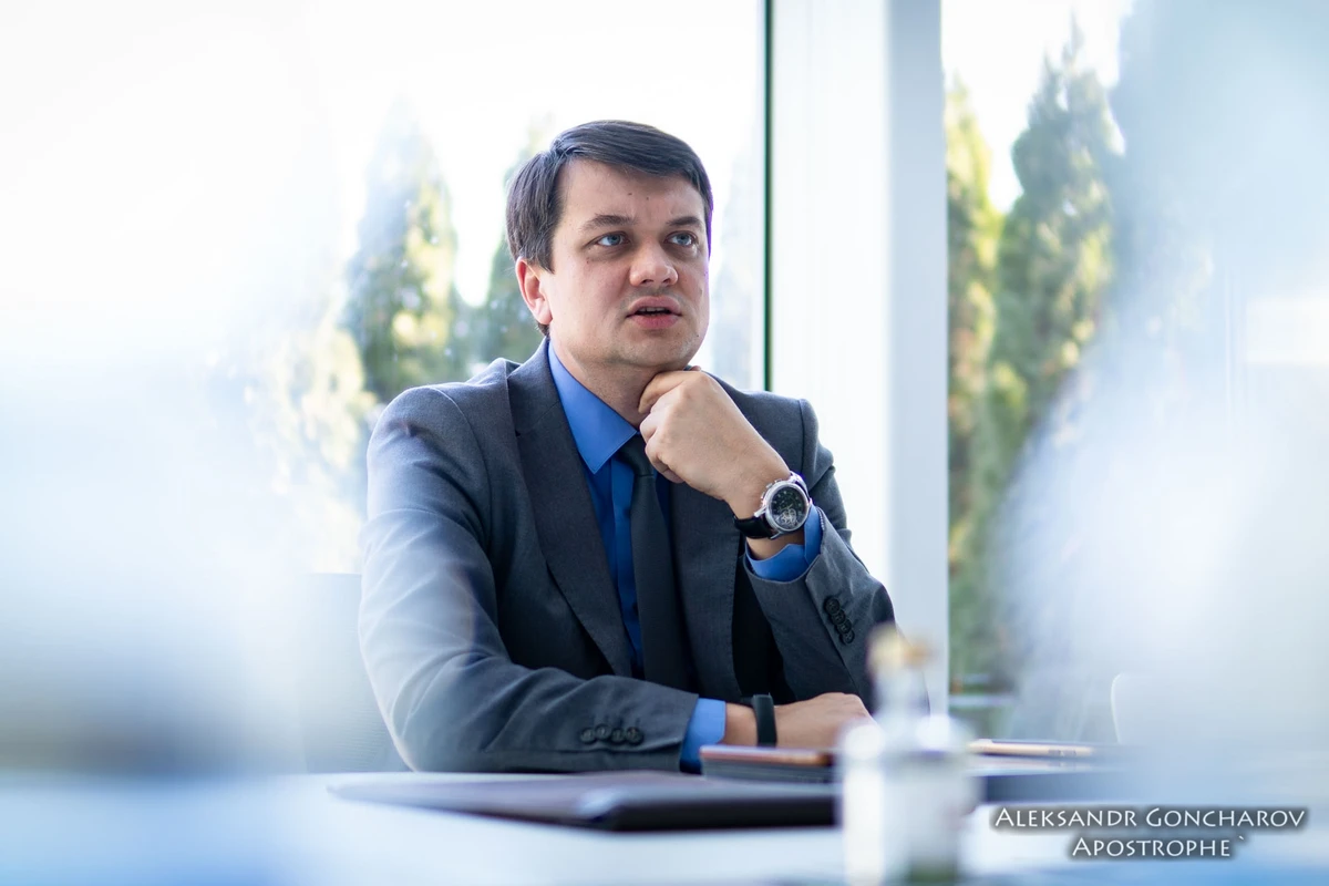 Новый спикер Рады отключил микрофон депутату за выступление на русском