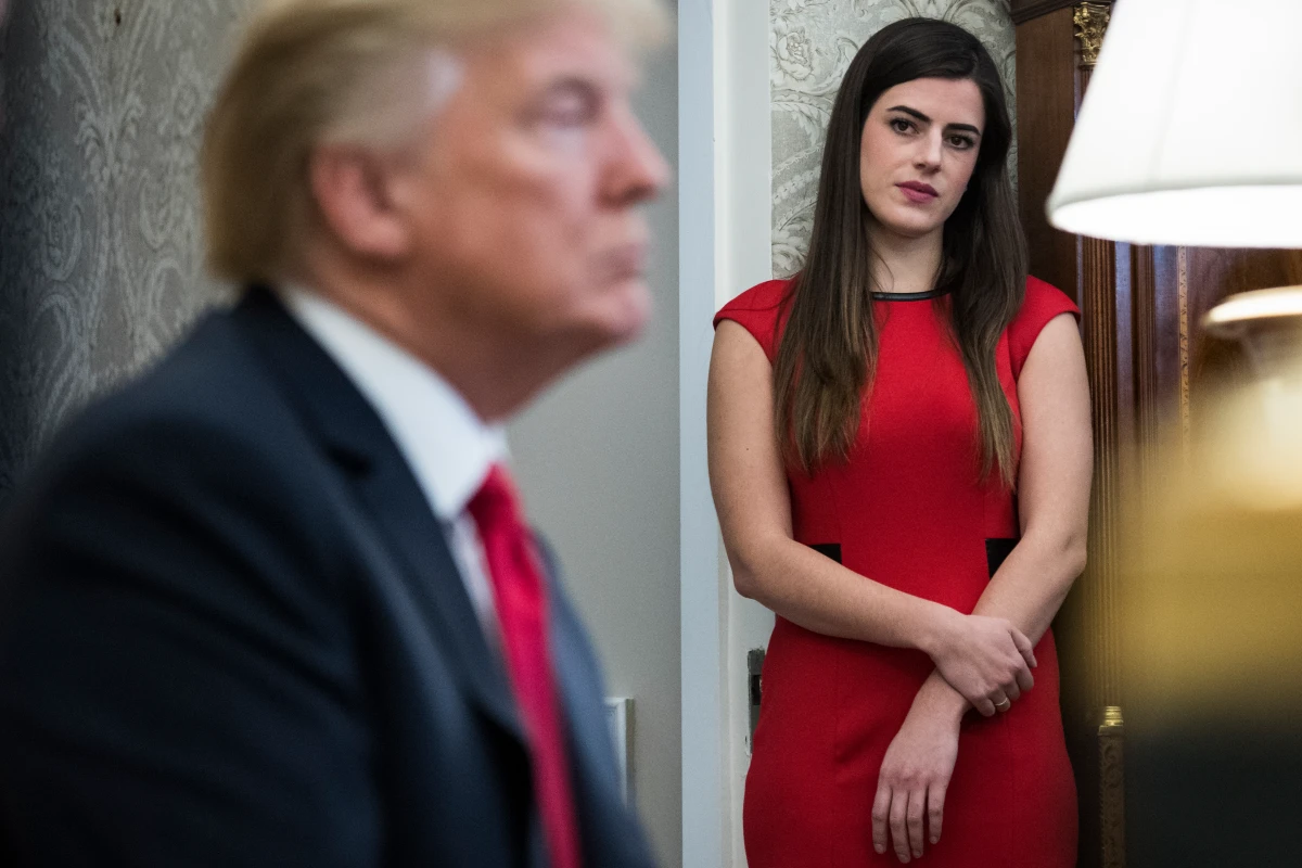 Слишком много болтала. Трамп избавился от личной помощницы