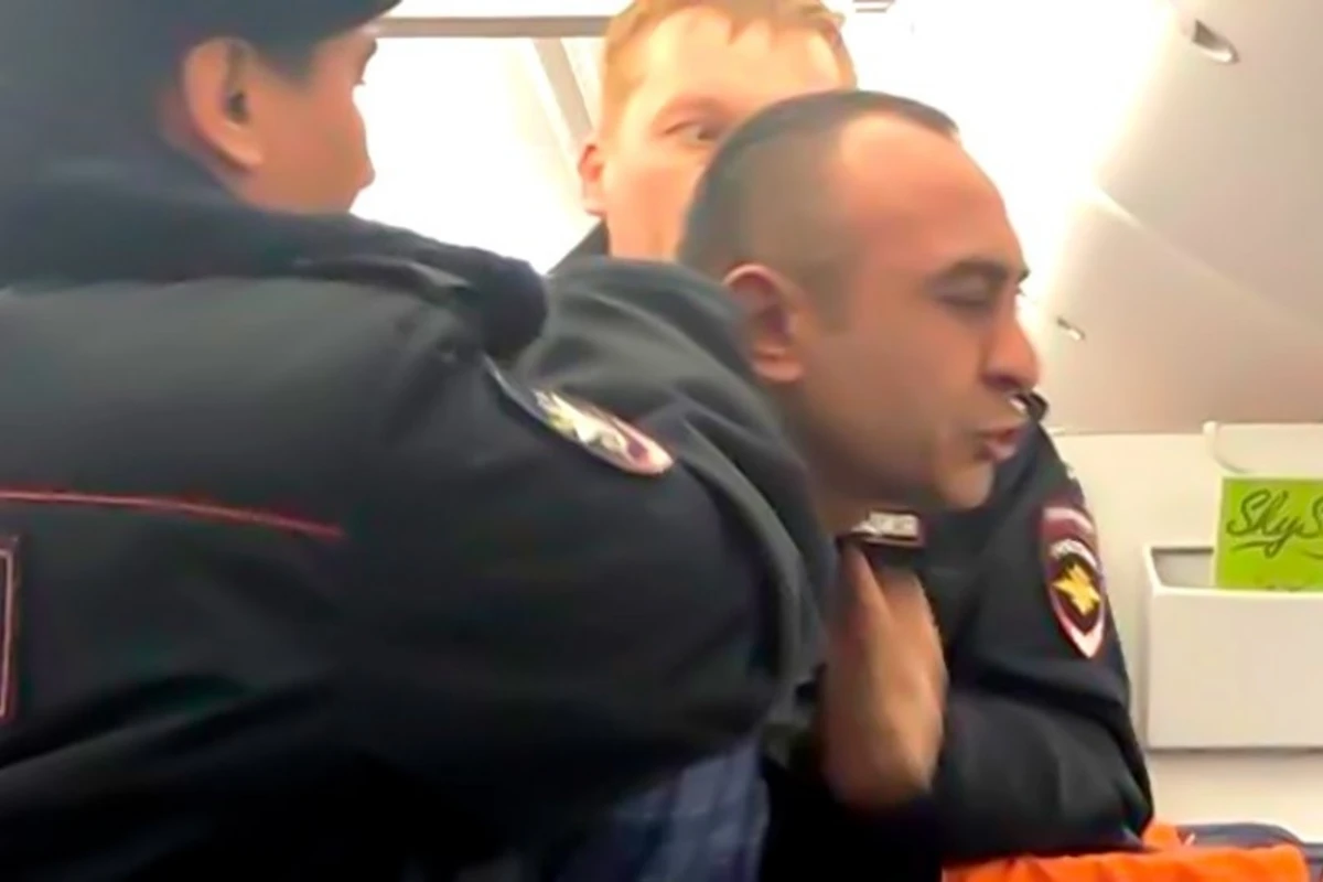 Авиадебоширу-азербайджанцу продлили срок содержания под стражей - ВИДЕО