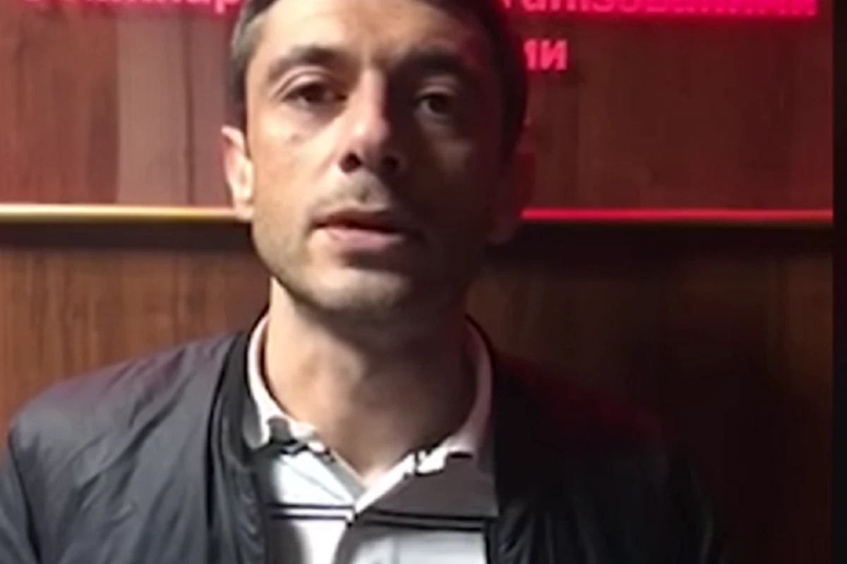 Azərbaycanlı “qanuni oğru” məclisə görüntülü zənglə qoşuldu - VİDEO