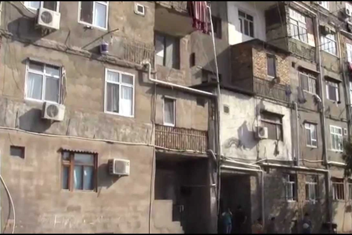 Kirayə qalmağa imkanı olmayan tələbələrin yataqxana problemi – VİDEO