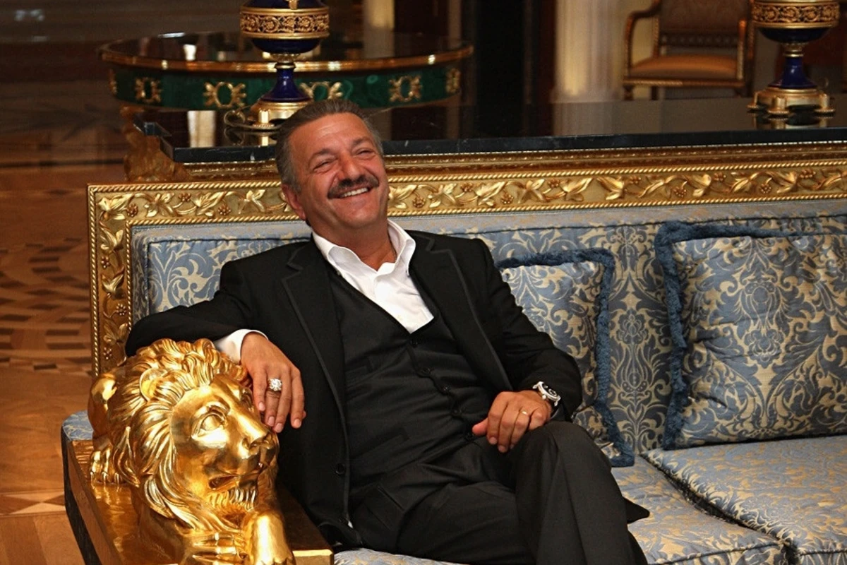 Telman İsmayılov villasında belə istirahət edir - FOTO