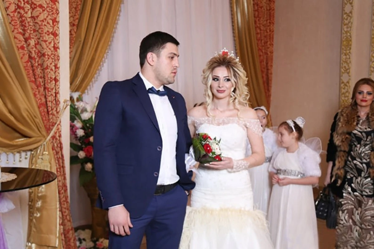 Dünya çempionuna ərə gedən müğənnimiz boşandı - FOTO