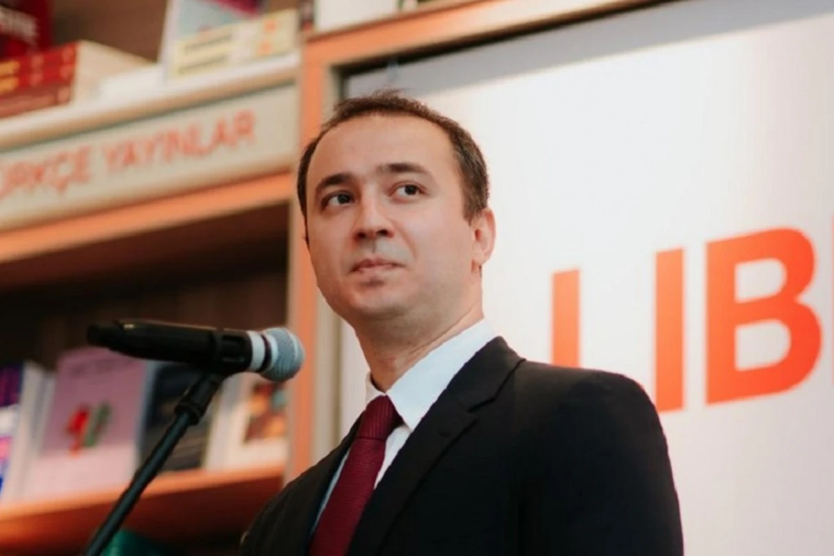 Kəmaləddin Heydərovun oğlu tanınmış teleaparıcıya vəzifə verdi — FOTO Kəmaləddin Heydərovun oğlu tanınmış teleaparıcıya vəzifə verdi — FOTO